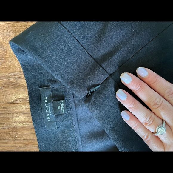 SALE Ann Taylorblack lace trim pencil skirt size 8 - Picture 5 of 6